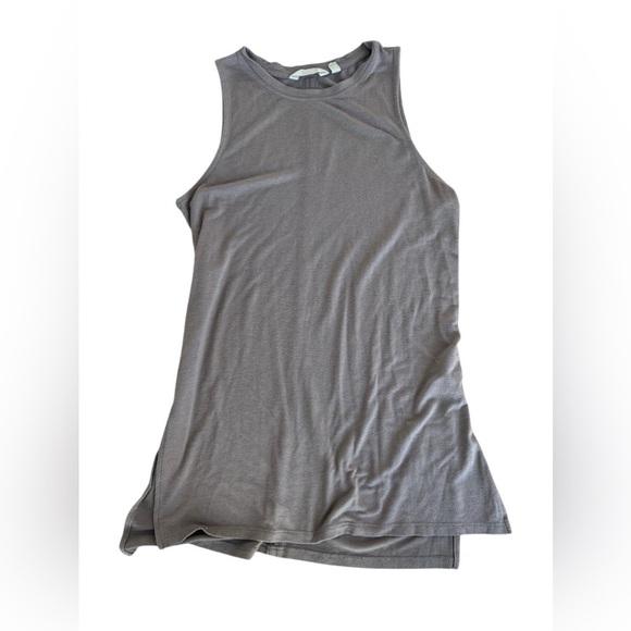 🌟Athleta Crew Necks Tank Tops & Shorts 5 piece Bundle! 4 Tops and 1 short - Picture 4 of 11